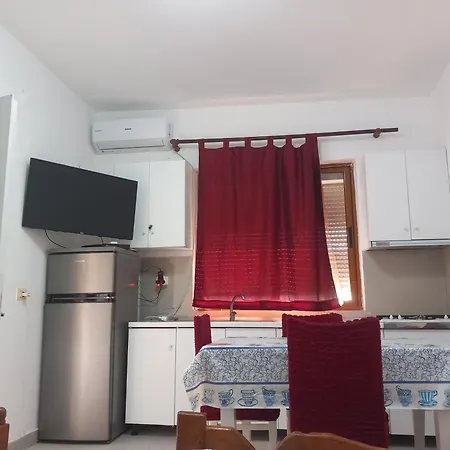 Toni Πανσιόν Polisi i Vogel