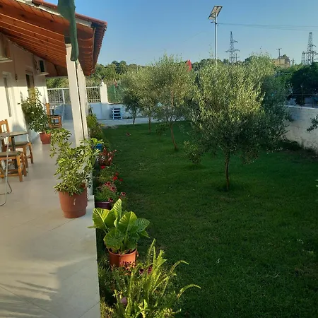 Toni Πανσιόν *